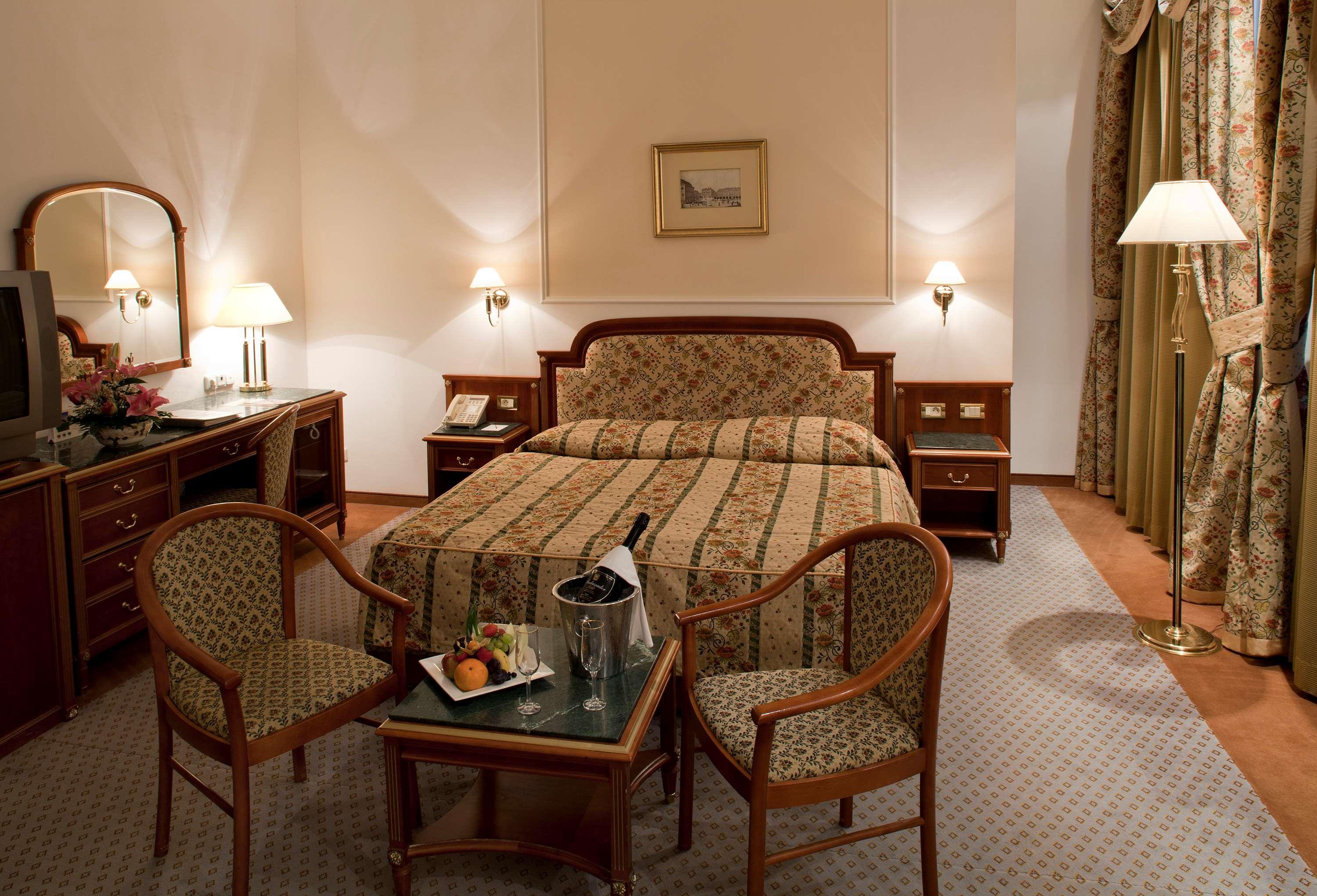 Ambassador Zlata Husa Praga Exterior foto A room at the hotel