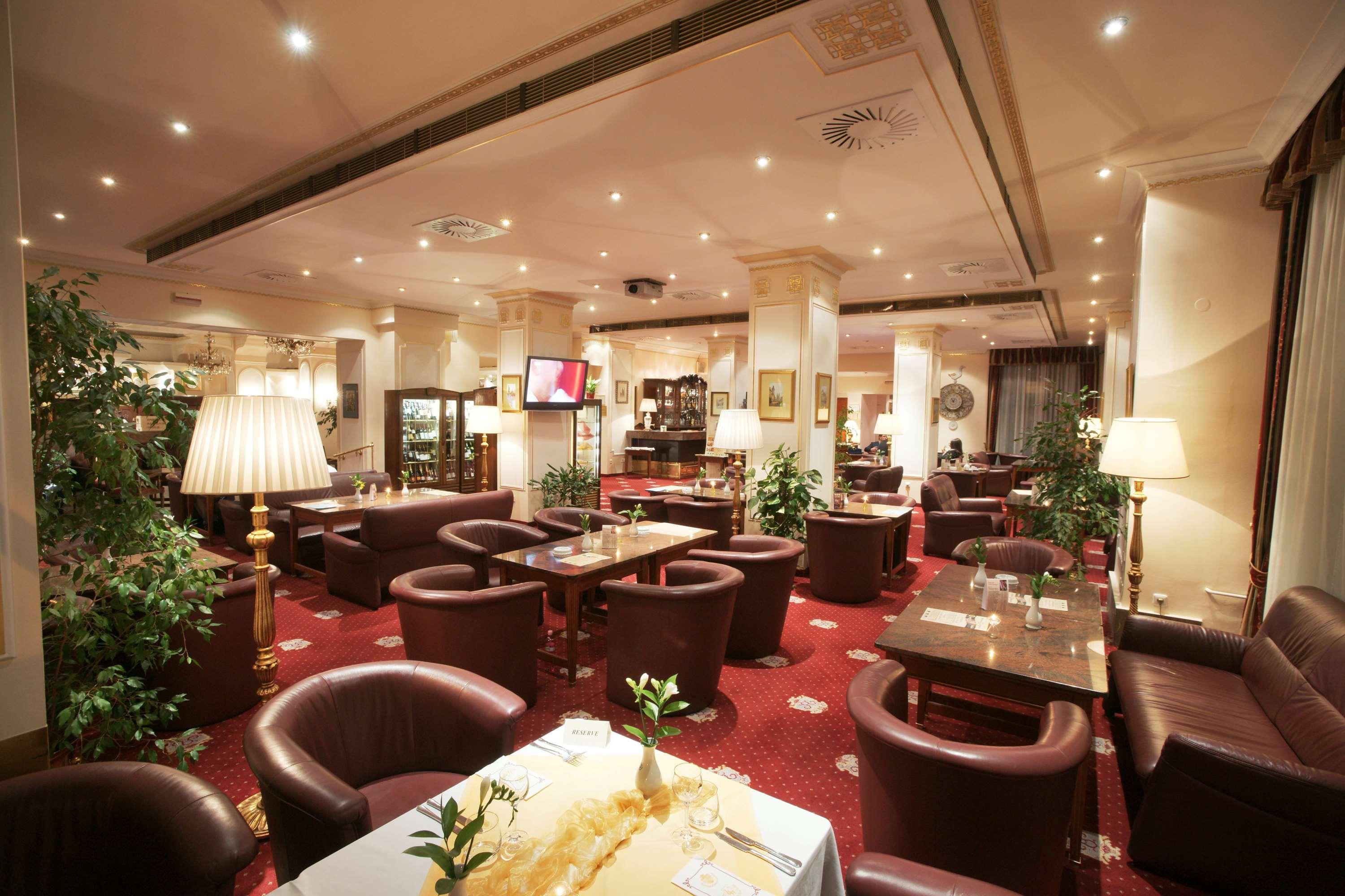 Ambassador Zlata Husa Praga Exterior foto The lounge at the airport