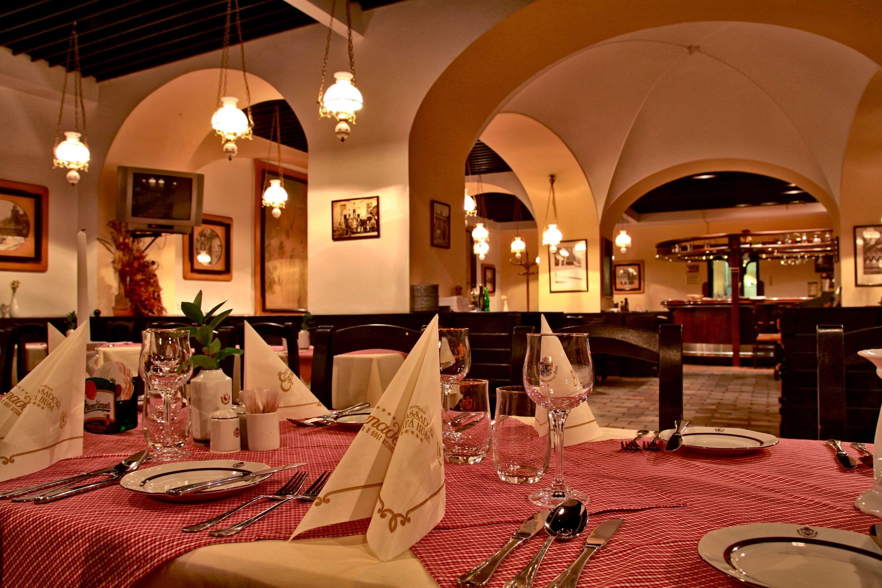 Ambassador Zlata Husa Praga Exterior foto Restaurant interior