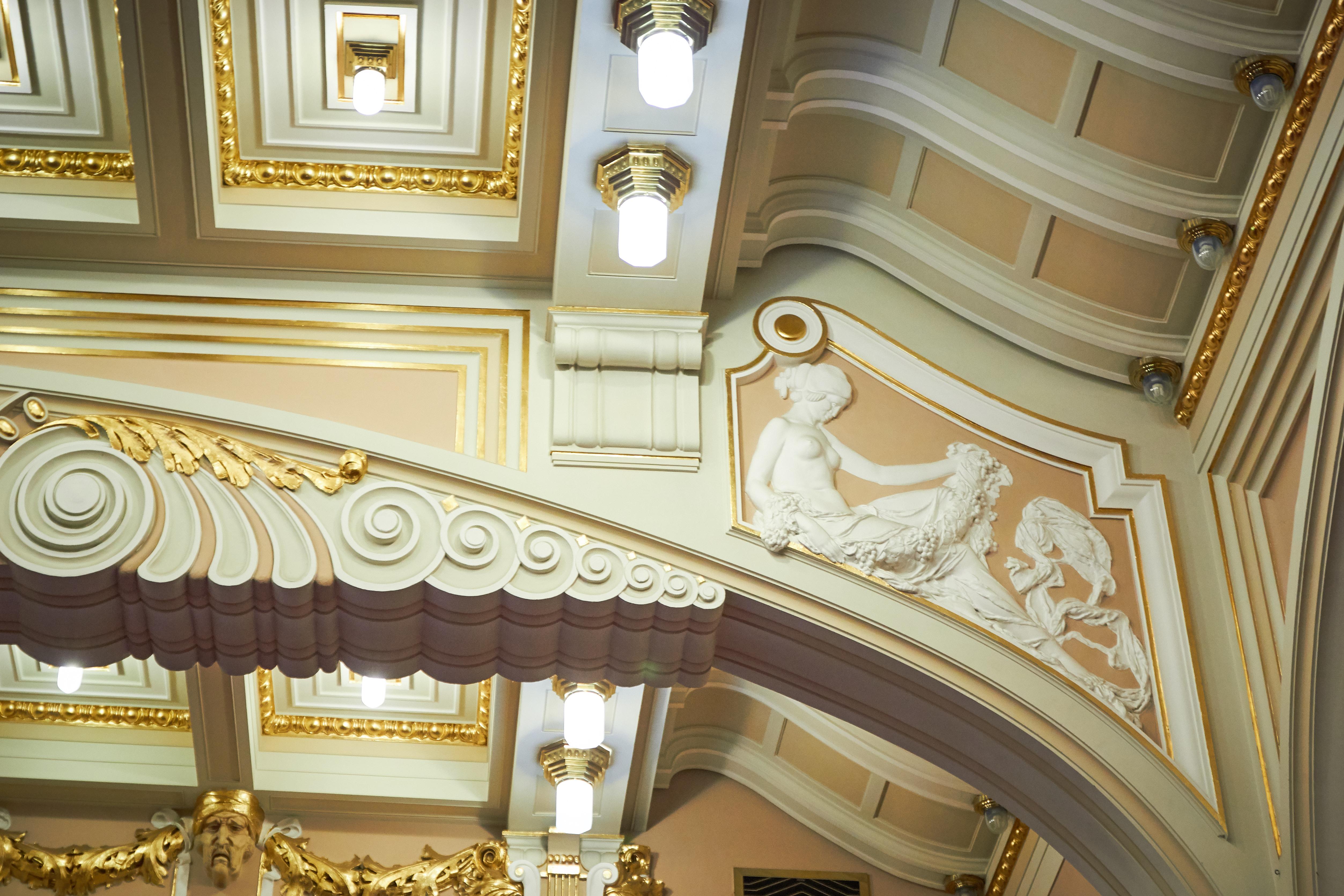 Ambassador Zlata Husa Praga Exterior foto The ceiling of the main staircase