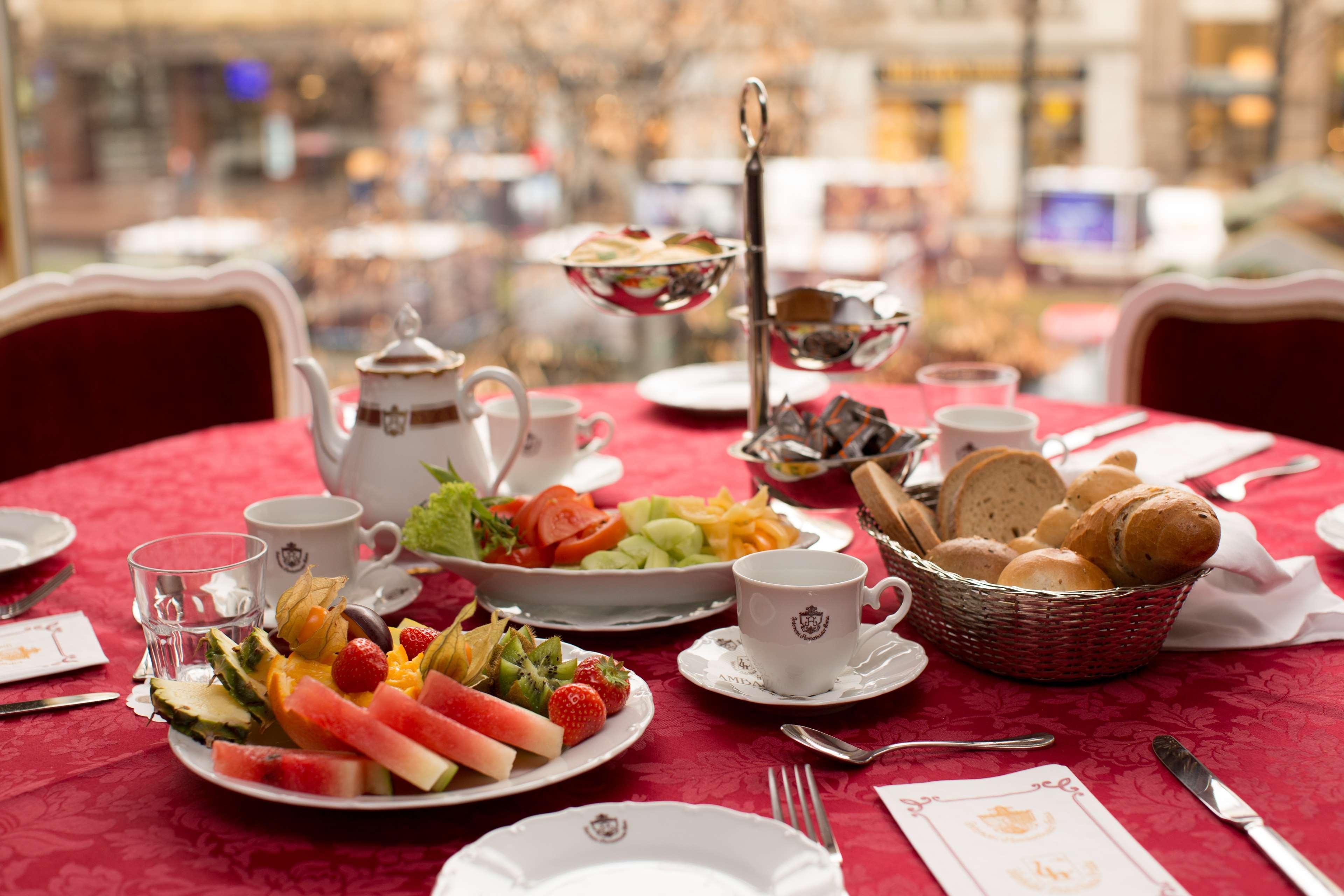 Ambassador Zlata Husa Praga Exterior foto A typical breakfast at the hotel
