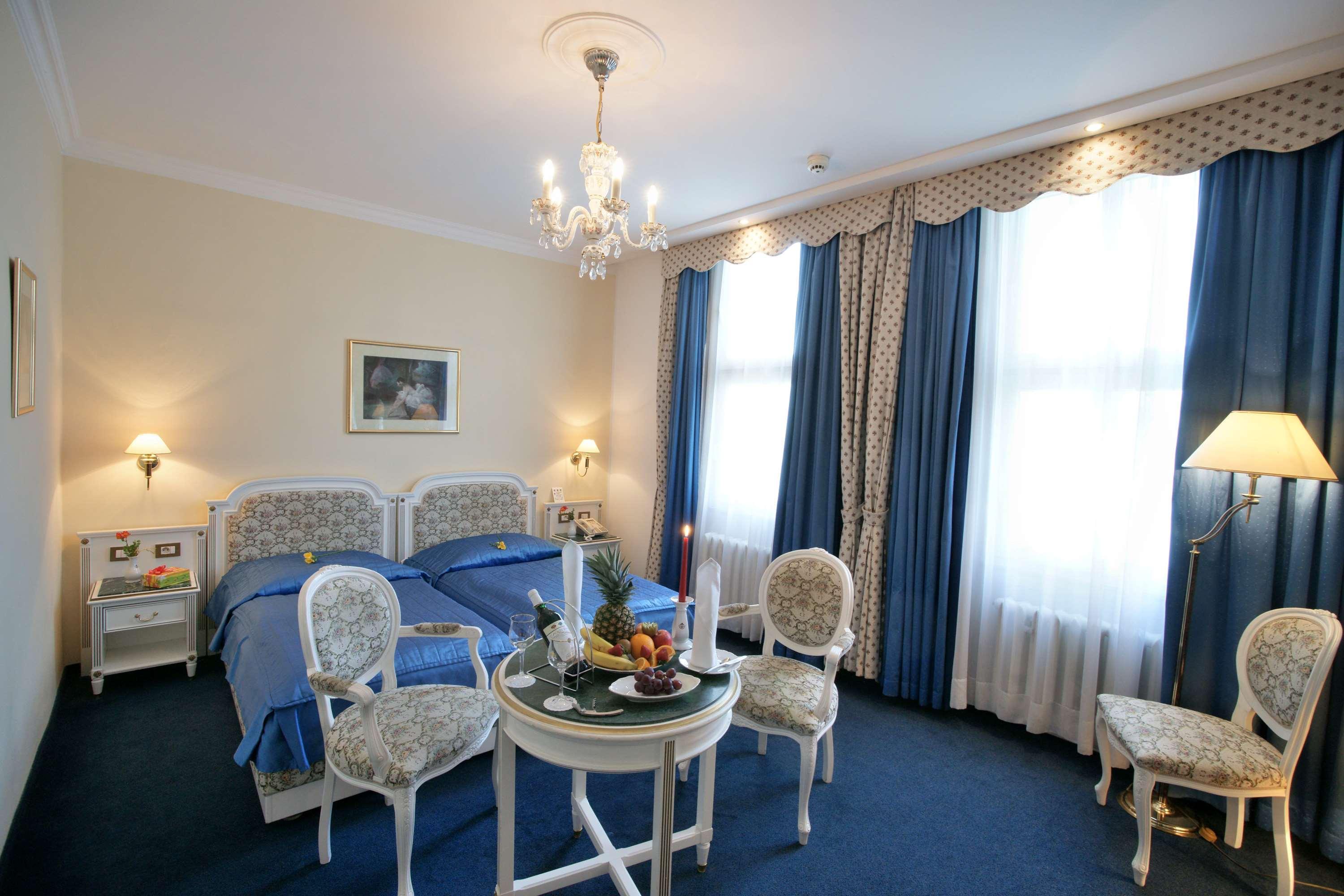 Ambassador Zlata Husa Praga Exterior foto A room at the hotel