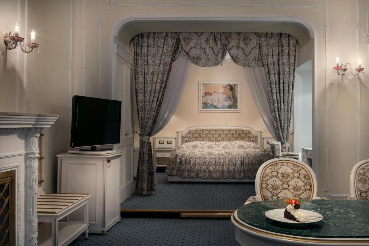 Ambassador Zlata Husa Praga Exterior foto A room at the hotel