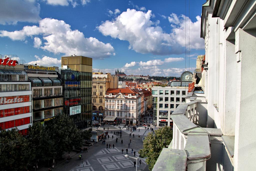 Ambassador Zlata Husa Praga Exterior foto View of the Northern end of the square